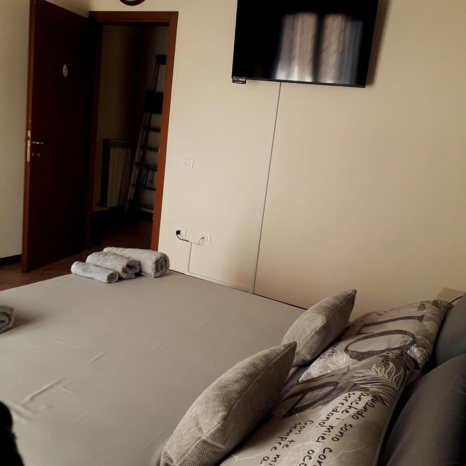 Beb Ulivo Bed & Breakfast Santa Giuletta Bagian luar foto